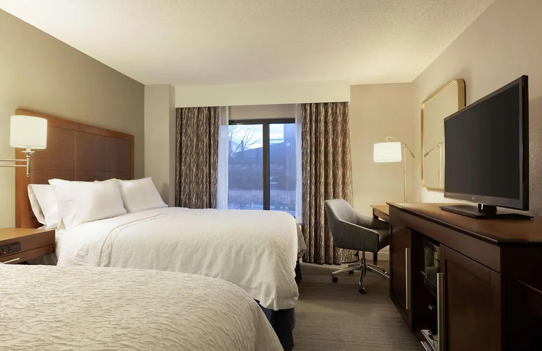 Hampton Inn & Suites Nashville-Downtown-1
